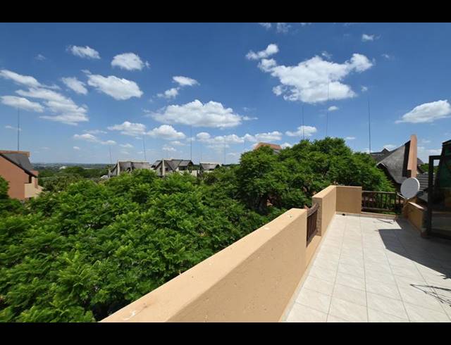 2 BEDROOM APARTMENT FOR SALE IN LONEHILL
